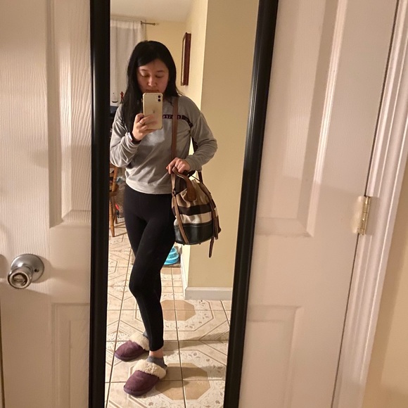 Burberry drawstring Heston bag. - Picture 9 of 9